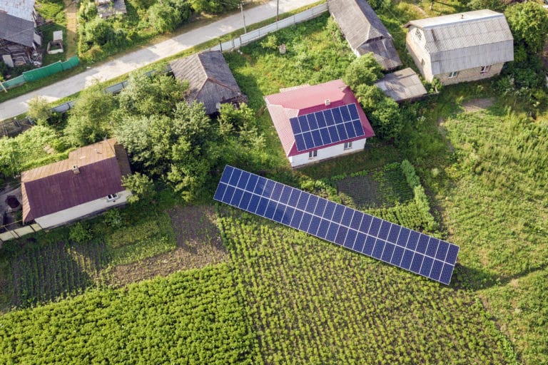 Fotowoltaika dla rolnika Montaż farmy fotowoltaicznej przez firmę Profeum Energy Rzeszów -